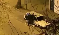 İzmir’de Sokak Ortasında Bayana Şiddet Kamerada