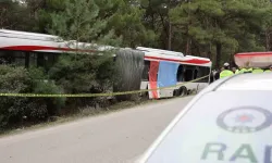 İzmir’de Yolcuların Olduğu Belediye Otobüsüne Tır Çarptı: 1 Meyyit, 4 Yaralı