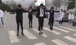 Kadıköy Trafiğinde "Moonwalk" Dansı