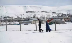 Meskende Sıhhat Ünitesi Grupları Karla Kaplı Köylere Giderek Hastaları Tedavi Ediyor