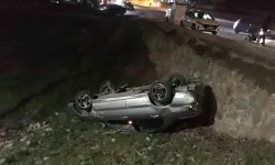Sitenin Bahçesine Düşen Arabadan Alkol Şişesi Çıktı: 1 Ağır Yaralı