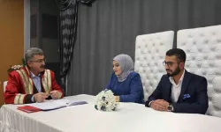 Tarihten Habersiz Nikah Kıydılar, Günü Öğrencince Şoke Oldular