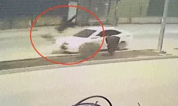 Yolun Karşısına Geçerken Arabanın Çarptığı Bayan Öldü, Torunu Yaralandı