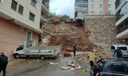 Bursa’da İstinat Duvarı Apartmanın Üzerine Çöktü, 2 Kişi Yaralandı