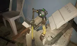 Gaz Pedalı Takılı Kalan Araba Doğal Gaz Kutusuna Çarptı