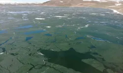 Kars’ın Doruğundaki Gölün Buzları Çözülüyor