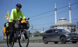 Üsküp’ten Mekke’ye Pedal Çeviren İkili, Bursa’da Mola Verdi