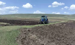 Ardahan’da Cet Tohumu Buğday ve Arpa Tohumları Toprakla Buluşturuluyor