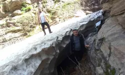 Bitlis’in Kar Tünelleri Buzdan Mağaraları Andırıyor