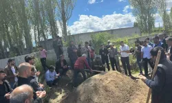 Eski Nişanlısı Tarafından Katledilen Bahar, Baba Memleketi Iğdır’da Gözyaşları İçinde Defnedildi