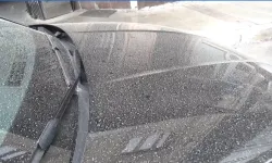İzmir’de Toz Taşınımlı Hava Tesirli Oldu, Araçlara Çamur Yağdı