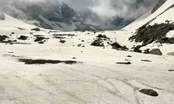 Saatlerce Çektiği Karlı Dağların Tabiatı Mest Etti: Manzaralar Alpler ve Himalayalar’ı Aratmadı