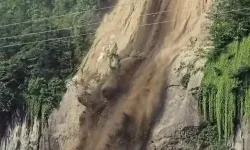 Rize’de Toprak Kayması Meydana Geldi... O Anlar Kamerada