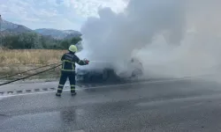 Seyir Halindeki Otomobil Alev Alev Yandı