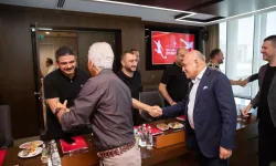 Yalçın, Büyükekşi ile Sıcak Görüntüler Verdi