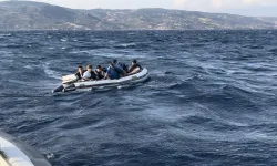 Ayvacık Açıklarında 10 Kaçak Göçmen Kurtarıldı, 12 Kaçak Göçmen Yakalandı