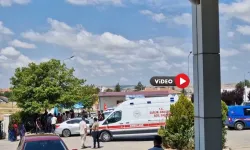 Husumetliler Yolda Karşılaşınca Birbirlerine Girdiler!