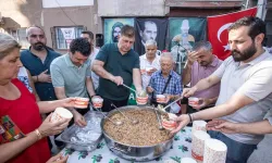 Lider Tugay, Örnekköy’de Aşure Dağıttı