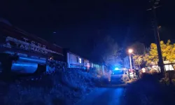 Manisa’da Yolcu Treninin Çarptığı 2 Kişi Yaralandı