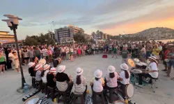 (Özel) Köy Çocukları Tatilde Binlerce Turiste Konser Verdi