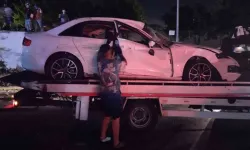 Pendik’te Denetimden Çıkan Araba Bariyeri Aşıp Yola Devrildi