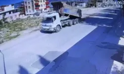 Seyir Halinde Damperini Açan Kamyon, 200 Metre Boyunca Yola Toprak Döktü O Anlar Kamerada