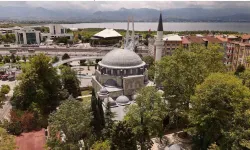 445 Yıllık Cami Vakte Meydan Okuyor