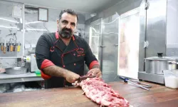 8 Yaşındayken Elini Kıyma Makinesine Kaptıran Kasabın, 5 Parmağında 10 Beceri