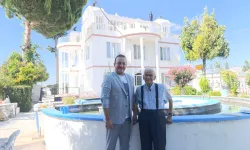 Eczacılardan Dr. Rıfat Patır’a Anlamlı Hediye