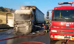 Seyir Halindeki Tır Alev Aldı