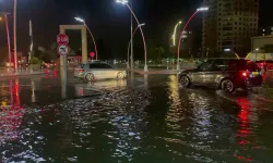 Aksaray’da Sağanak Yağış Tesirli Oluyor