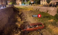 Otomobil Dereye Uçtu; 3 Yaralı