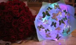 Gül Buketi, Yerini Led Işıklı Buketlere Bıraktı