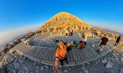 İki Öğretmen Bisikletle 5 Günde 450 Kilometre Yol Yaptı: Nemrut ve Göbeklitepe’ye Bisiklet ile Ulaştı