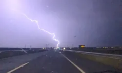 Kars’ta Gökyüzü Şimşeklerle Aydınlandı