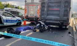 Küçükçekmece Tem Otoyolu’nda Feci Kaza: Emniyet Şeridinde Duran Kamyonete Motosiklet Geriden Çarptı: 1 Meyyit
