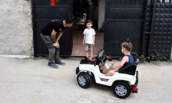 Minik Kerimcan ve Down Sendromlu Halil İbrahim’in Akülü Otomobil Sevinci