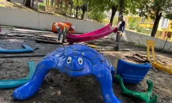 Ekipmanları Eskiyen Parklar Yenileniyor