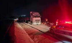 Bandırma’da Denetimden Çıkan Seramik Yüklü Tır Karşı Şeride Uçtu