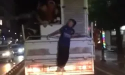 Çocukların Kamyonet Kasasında Tehlikeli Seyahati