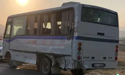Manisa’da Personel Servisiyle Kamyonet Çarpıştı: 1 Meyyit, 5 Yaralı
