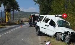 Hafif Ticari Araç Devrildi: 4 Yaralı