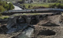 Yıllarca Hac Yolundaki Kervanların Güzergahında Olan Tarihi Köprüde Onarım Çalışması