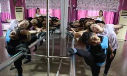 Zelzelenin Yaraları Bale, Fotoğraf ve Piyano ile Sarılıyor