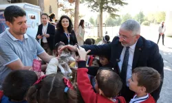 Çocuklar Veteriner İşleri’ne Akın Etti