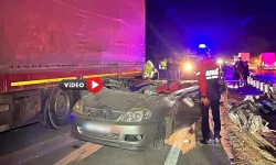 TIR’ın Lastiği Patladı, Otomobili Adeta Biçti!