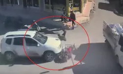 Araba ile Çarpışan Motosiklet Şoförünün Havaya Uçtuğu Anlar Kamerada