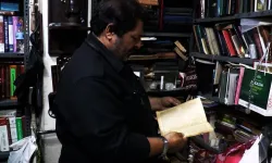 Asırlık Kitapları Koruma Ederek Tarihe Işık Tutuyor