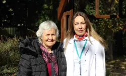 Anne ve Kızı Göğüs Kanserini Birlikte Yendi