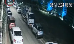Araba ile Çarpışan Servis Minibüsünün Yan Yattığı Kaza Kamerada: 8 Yaralı